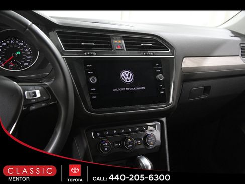 Used 2020 Volkswagen Tiguan SE w/ Panoramic Sunroof Package FWD image 9