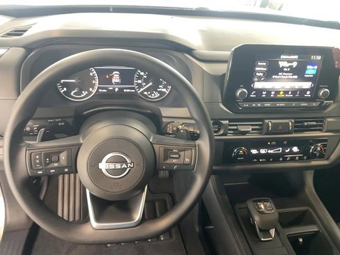 Used 2025 Nissan Pathfinder S image 14