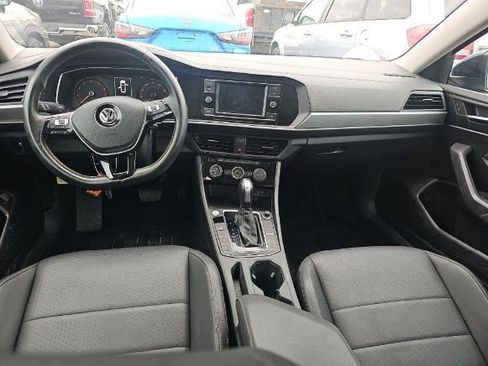 Used 2021 Volkswagen Jetta SE w/ SE Cold Weather Package image 6