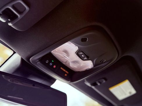 Used 2024 GMC Canyon AT4 w/ Technology Package image 16