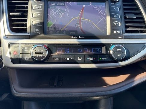 Used 2015 Toyota Highlander Limited image 36