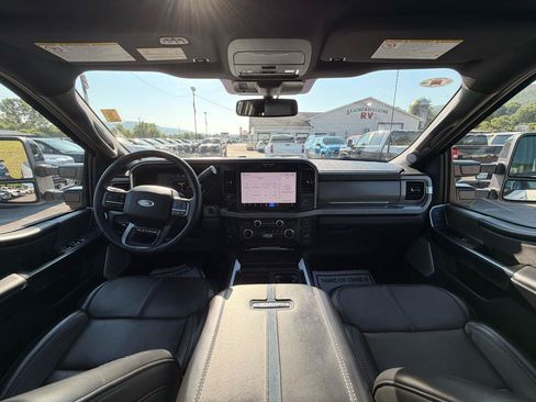 Used 2025 Ford F250 Platinum w/ FX4 Off-Road Package AWD/4WD image 20