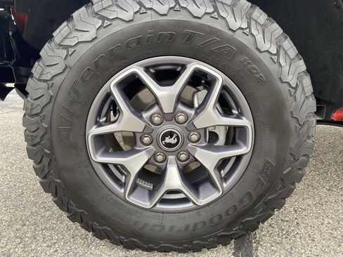 Used 2023 Ford Bronco Badlands image 12