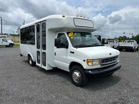 Used 2000 Ford E-350 and Econoline 350 Super Duty RWD image 3