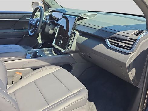 Used 2026 GMC Acadia Elevation w/ Elevation Premium Package FWD image 13
