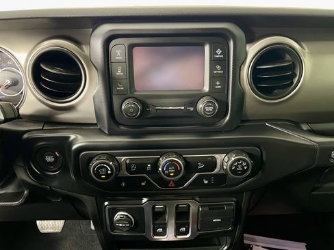 Used 2020 Jeep Wrangler Sport S image 18