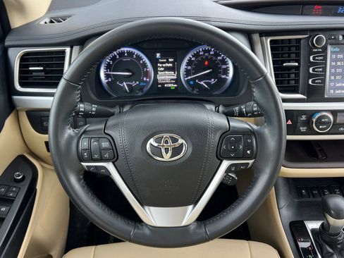 Certified 2019 Toyota Highlander XLE image 19