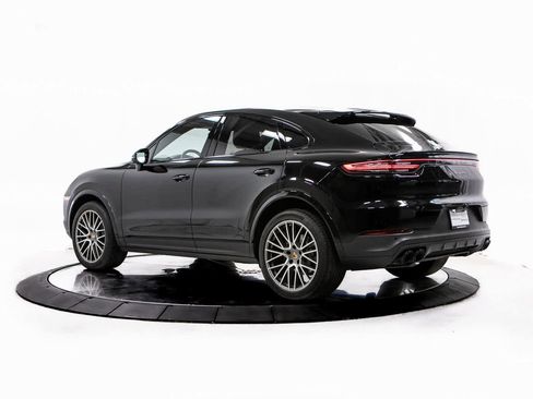Certified 2022 Porsche Cayenne Platinum Edition image 3