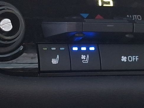 Used 2022 Toyota Tundra Platinum image 24