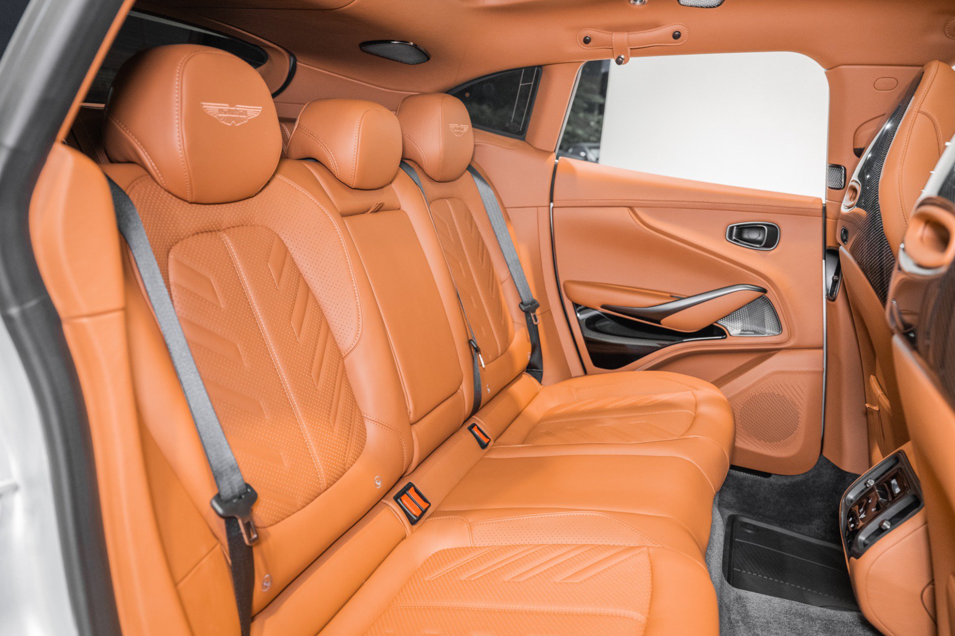 Used 2026 Aston Martin DBX S AWD/4WD image 19