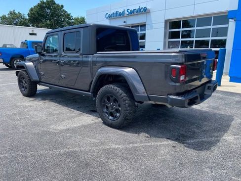 Used 2023 Jeep Gladiator Sport AWD/4WD image 3