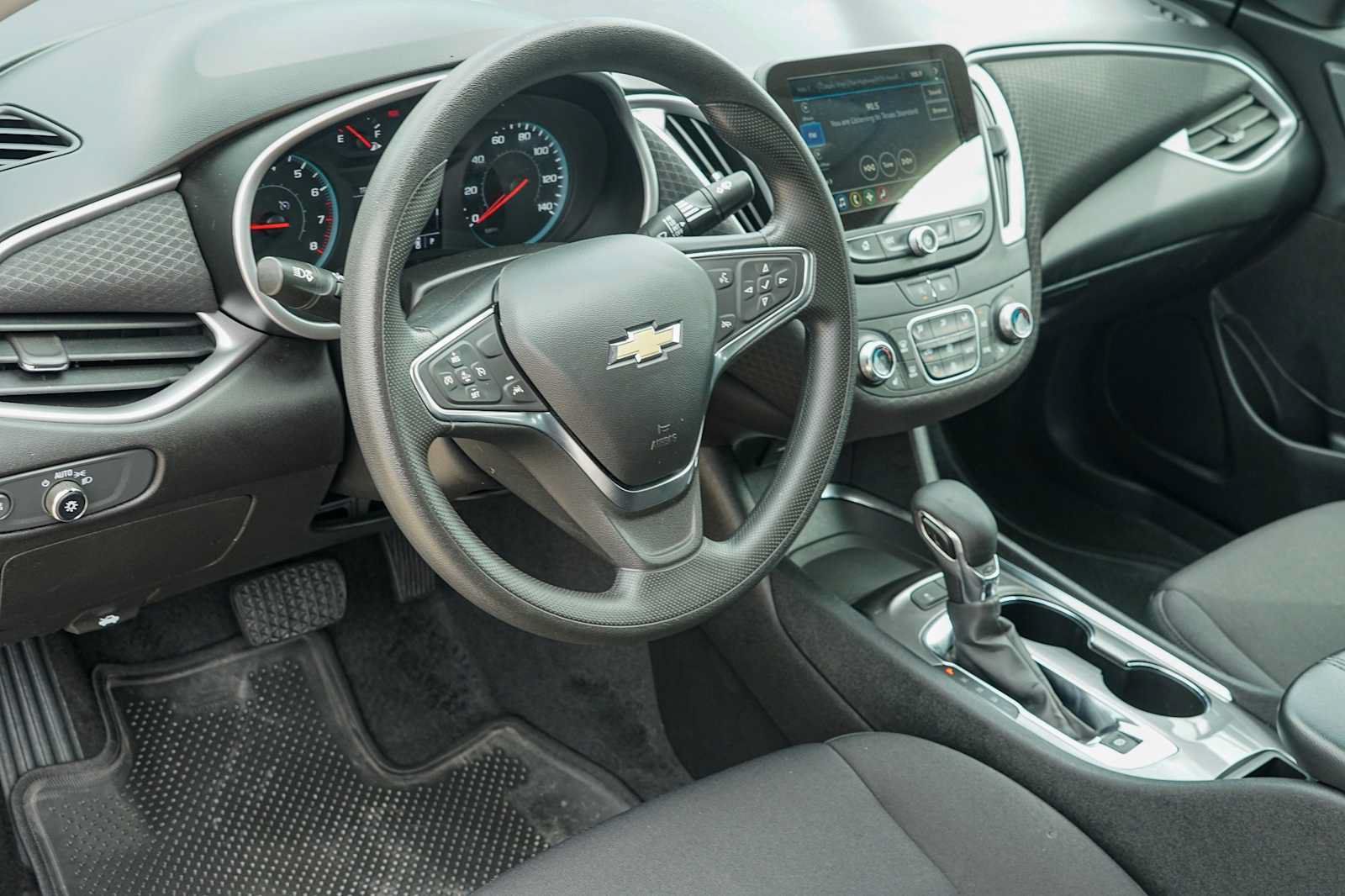 Used 2025 Chevrolet Malibu LT FWD image 8