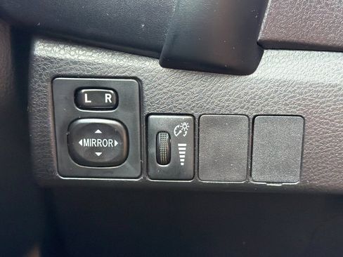 Used 2018 Toyota Corolla SE w/ SE Premium Package FWD image 42