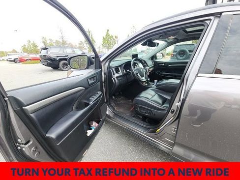 Used 2019 Toyota Highlander SE image 22