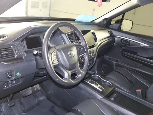 Certified 2022 Honda Passport TrailSport image 2