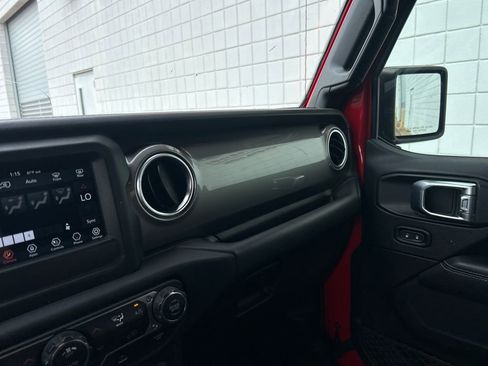 Used 2021 Jeep Wrangler Unlimited Sahara AWD/4WD image 14
