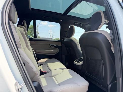 Used 2014 Toyota Camry SE w/ Moonroof Package FWD image 11