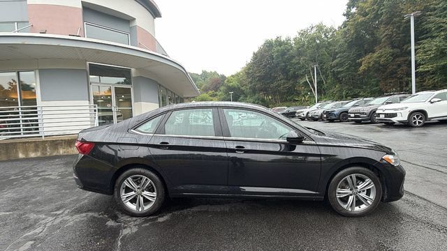 Used 2024 Volkswagen Jetta SE FWD image 4