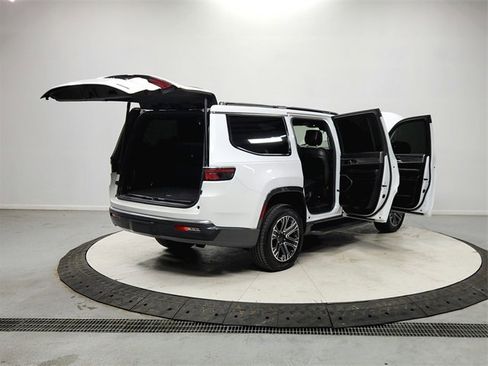 Used 2022 Jeep Wagoneer Series III image 15