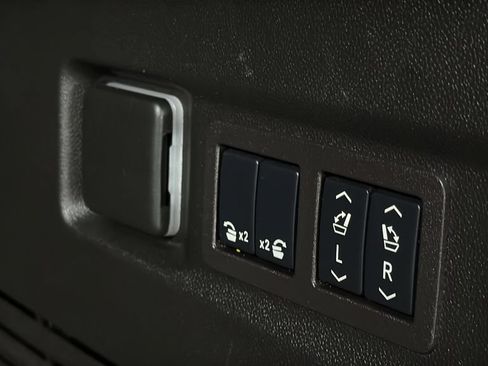 Used 2024 Chevrolet Tahoe LT w/ Luxury Package AWD/4WD image 8