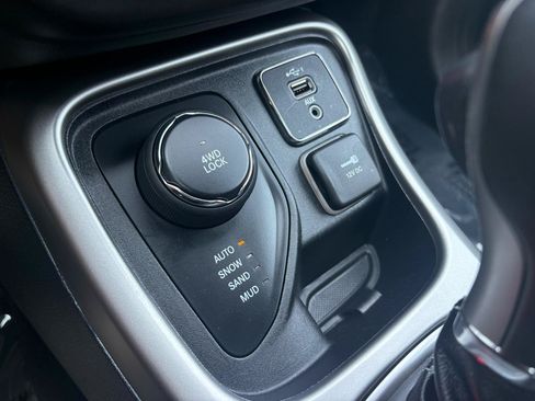 Used 2021 Jeep Compass Latitude AWD/4WD image 36