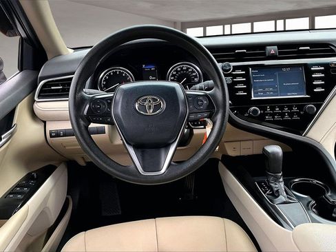 Used 2018 Toyota Camry L image 5
