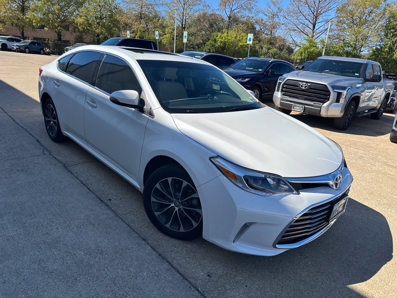 Used 2016 Toyota Avalon XLE Plus FWD image 1