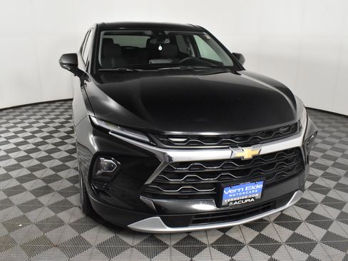 Used 2025 Chevrolet Blazer LT AWD/4WD image 3