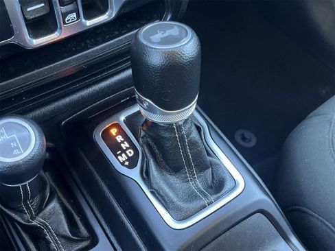 Used 2020 Jeep Wrangler Unlimited Sahara w/ Uconnect 4C Nav & Sound Group image 32