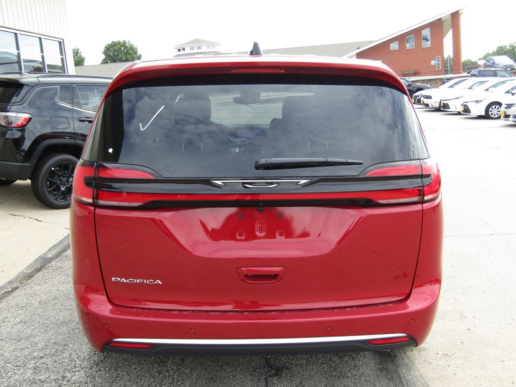 New 2027 Chrysler Pacifica Select FWD image 4