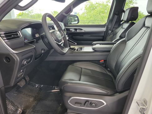 New 2025 Jeep Wagoneer Series II w/ Premium Group I AWD/4WD image 18