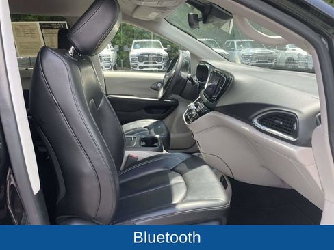 Certified 2023 Chrysler Pacifica Touring-L FWD image 16