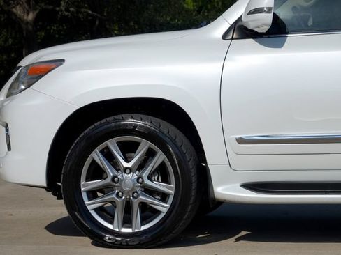 Used 2013 Lexus LX 570 4WD w/ Luxury Pkg w/Pre-crash image 34