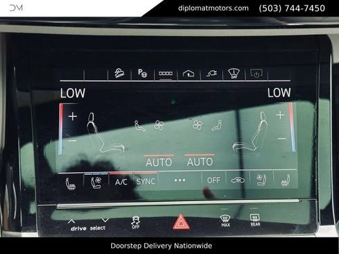 Used 2024 Audi Q8 e-tron Prestige AWD/4WD image 38