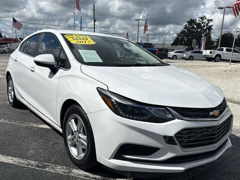 Used 2017 Chevrolet Cruze LT w/ Convenience Package FWD image 9