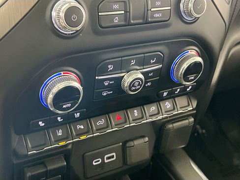 Used 2022 GMC Sierra 2500 Denali w/ Denali Ultimate Package image 16