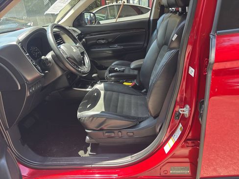 Used 2020 Mitsubishi Outlander SE FWD image 11