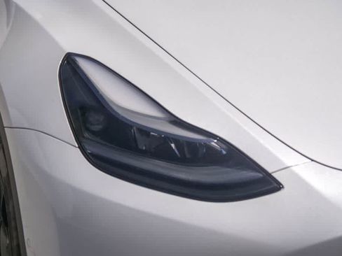 Used 2022 Tesla Model Y Long Range AWD/4WD image 4
