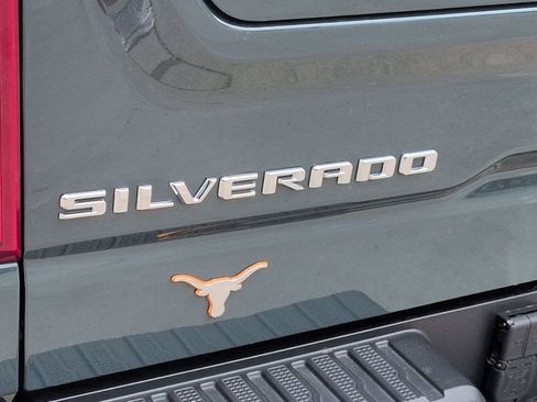 Used 2025 Chevrolet Silverado 1500 ZR2 AWD/4WD image 6