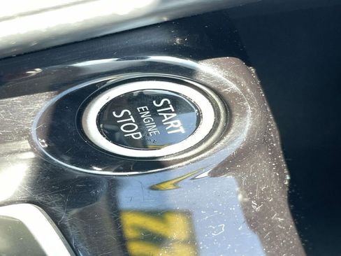 Used 2022 Nissan Versa SV FWD image 19