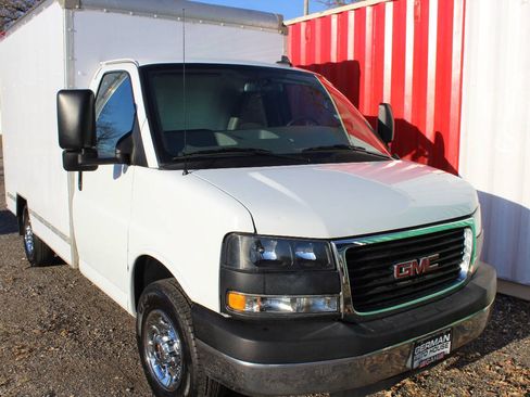 Used 2023 GMC Savana 3500 RWD image 4