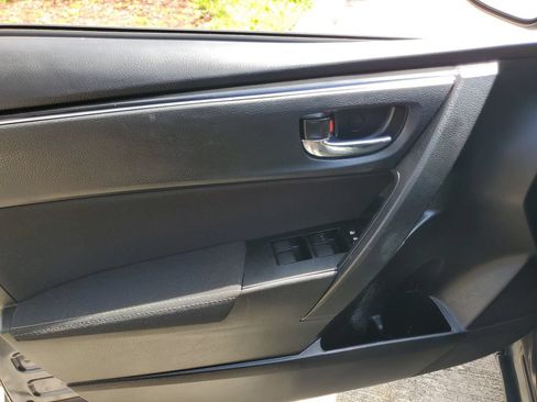 Used 2017 Toyota Corolla LE FWD image 16