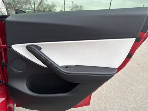 Used 2021 Tesla Model Y Long Range image 14