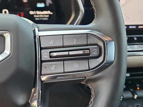 Used 2024 GMC Canyon Denali AWD/4WD image 23