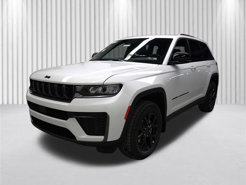 New 2026 Jeep Grand Cherokee Altitude AWD/4WD image 8