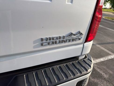 Used 2021 Chevrolet Silverado 2500 High Country w/ Z71 Off-Road Package image 12