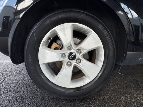 Used 2018 Kia Soul FWD image 25
