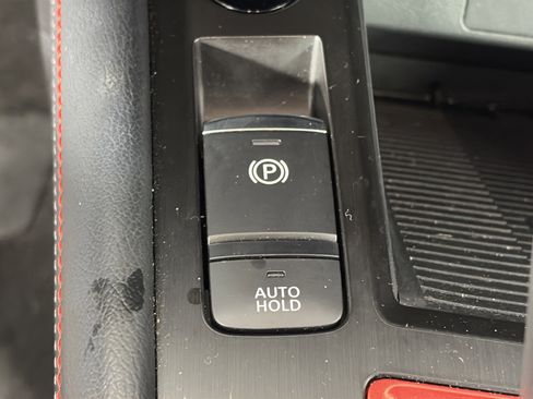 Used 2025 Nissan Kicks SR image 25