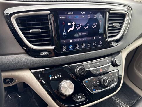 Used 2020 Chrysler Pacifica Touring-L Plus FWD image 30