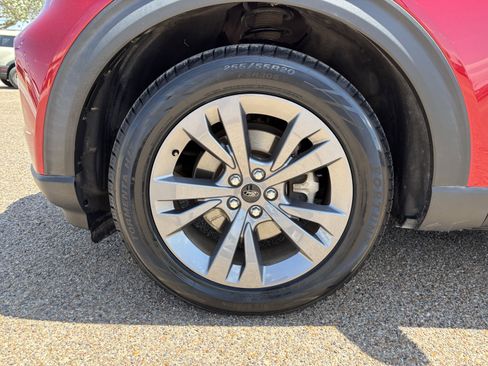 Used 2021 Ford Explorer XLT w/ Equipment Group 202A image 8